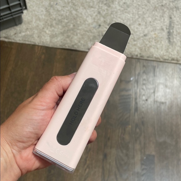 Dermaflash Other - DERMAFLASH DERMAPORE+ Ultrasonic Pore Extractor + Skin Care Infuser icy pink